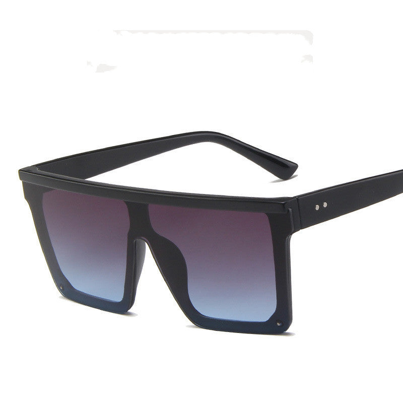 Sunglasses Men And Women Retro Rice Nail Sunglasses with stylish black frame and gradient lens.