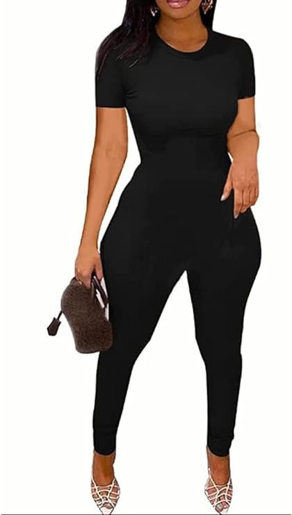 Fashionable woman wearing stylish short sleeved pants set, perfect for daily leisure and street photography.