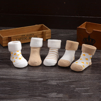 Newborn cotton children's socks terry socks in assorted styles and colors for infants, perfect for winter.