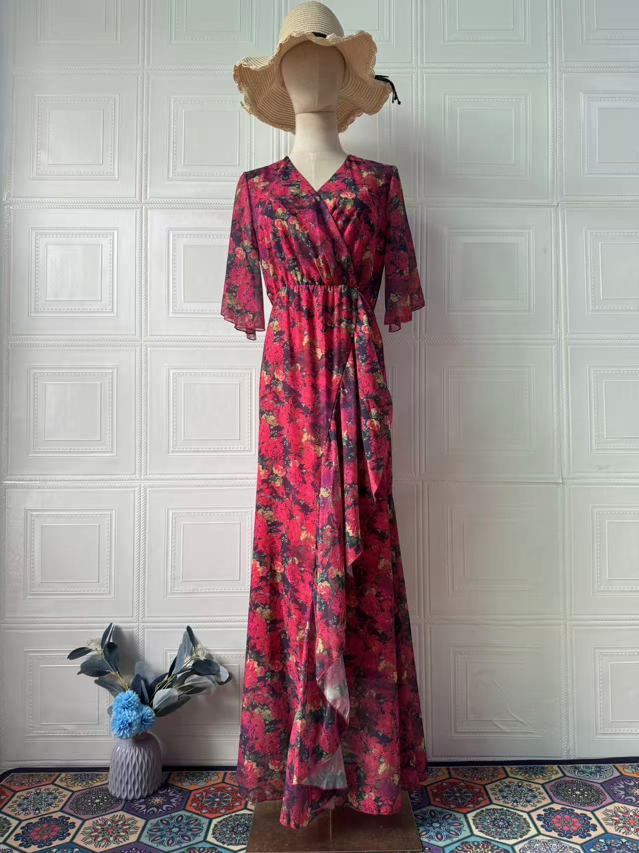 Sexy Elegant Graceful Short Sleeve Sweet Dress in floral pattern with ruffled sleeves, ideal for summer fashion.
