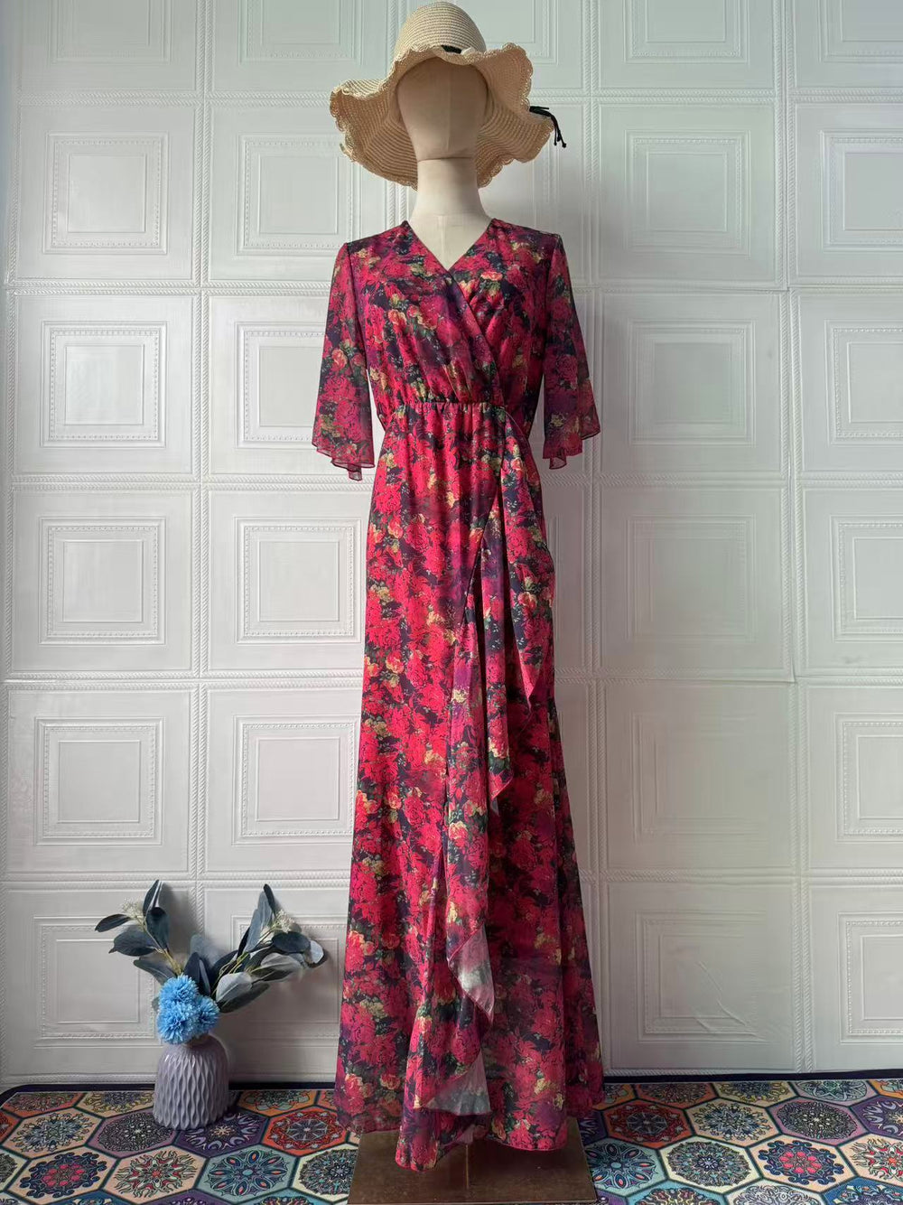 Sexy Elegant Graceful Short Sleeve Sweet Dress in floral pattern with ruffled sleeves, ideal for summer fashion.