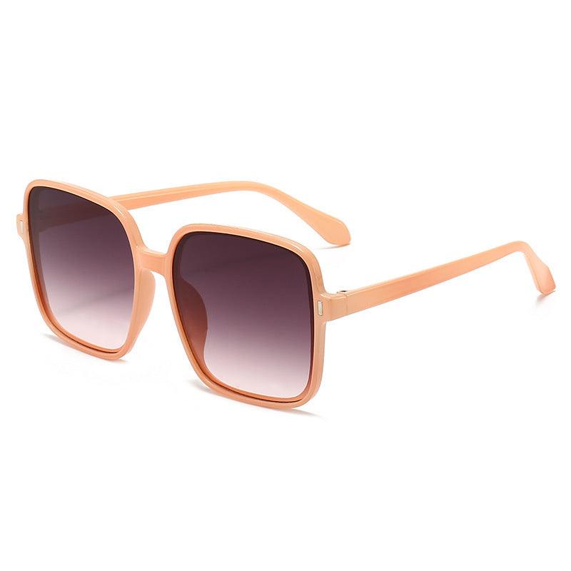 Men And Women With Fashion Simple Sunglasses in stylish pink frame with gradient lenses.